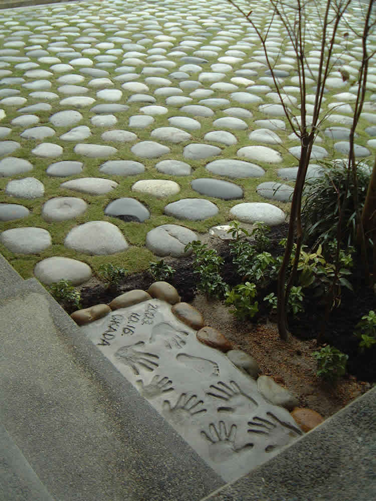 御津の庭 2003