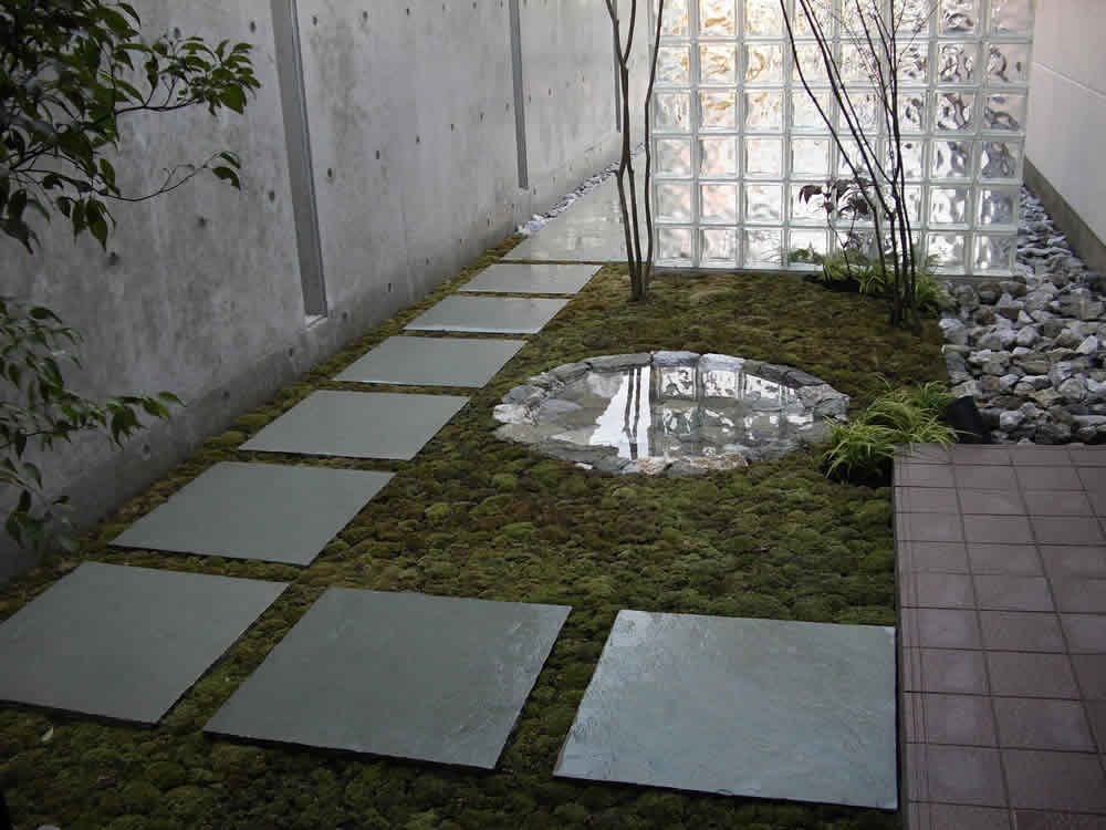 中岩田の庭 2004