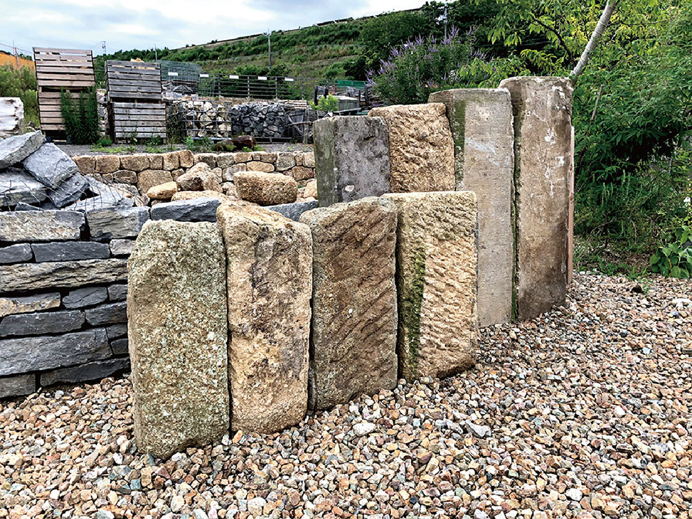 伊豆石｜景石｜自然石などのマテリアル（取扱い商品一覧）｜おしゃ楽は