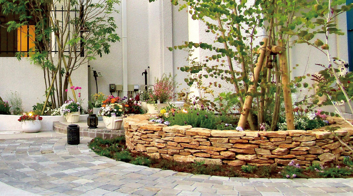 水石 天然石 約270g 鑑賞石 自然石 木製専用台座付き 置き方自在 水石 天然石 約270g 鑑賞石 自然石 木製専用台座付き 置き方自在 水石